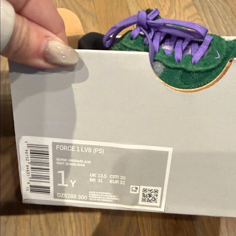 Nike Air Force 1 LV8 - Picture 2 of 4